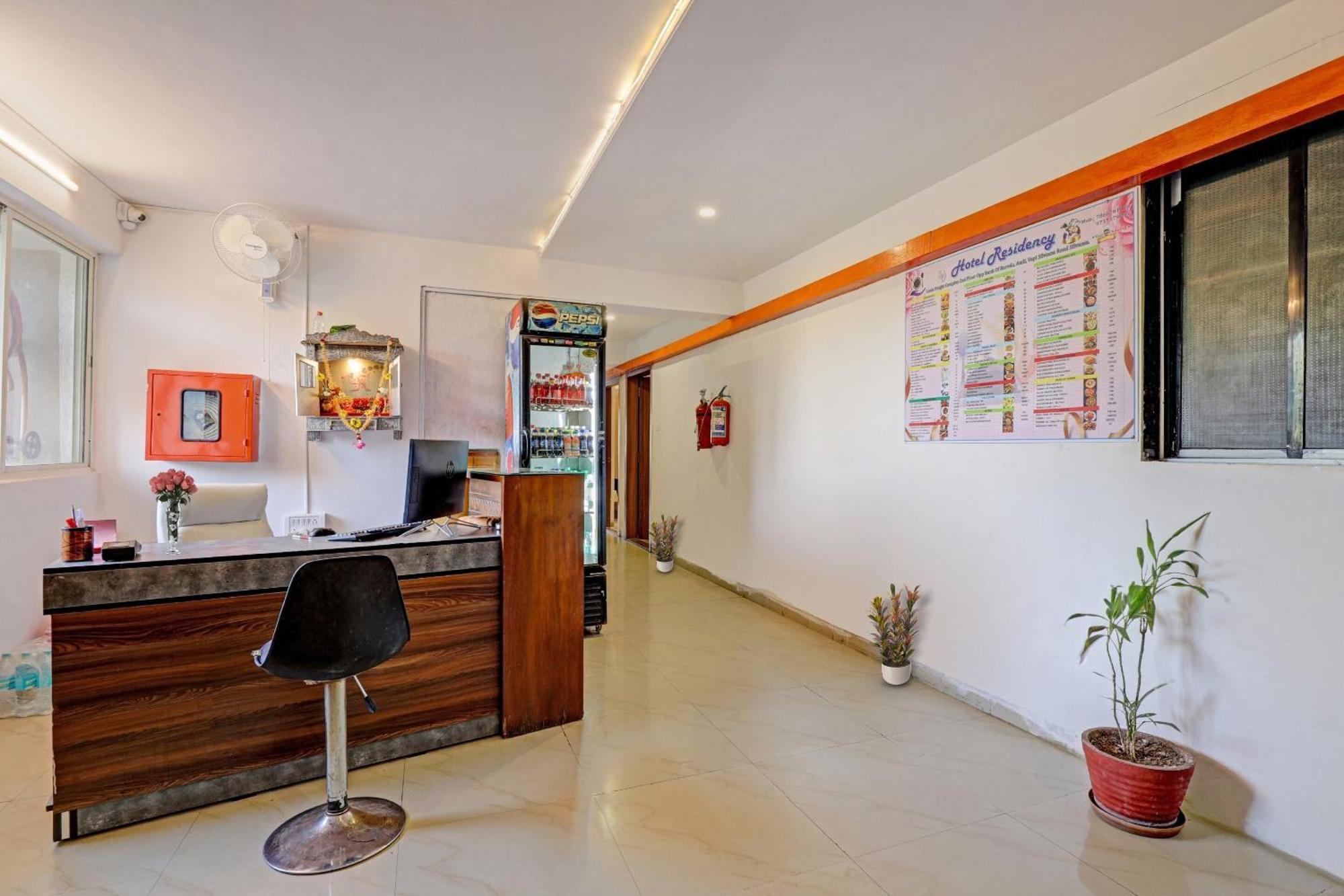 Oyo Flagship Hotel Residency Silvassa Luaran gambar
